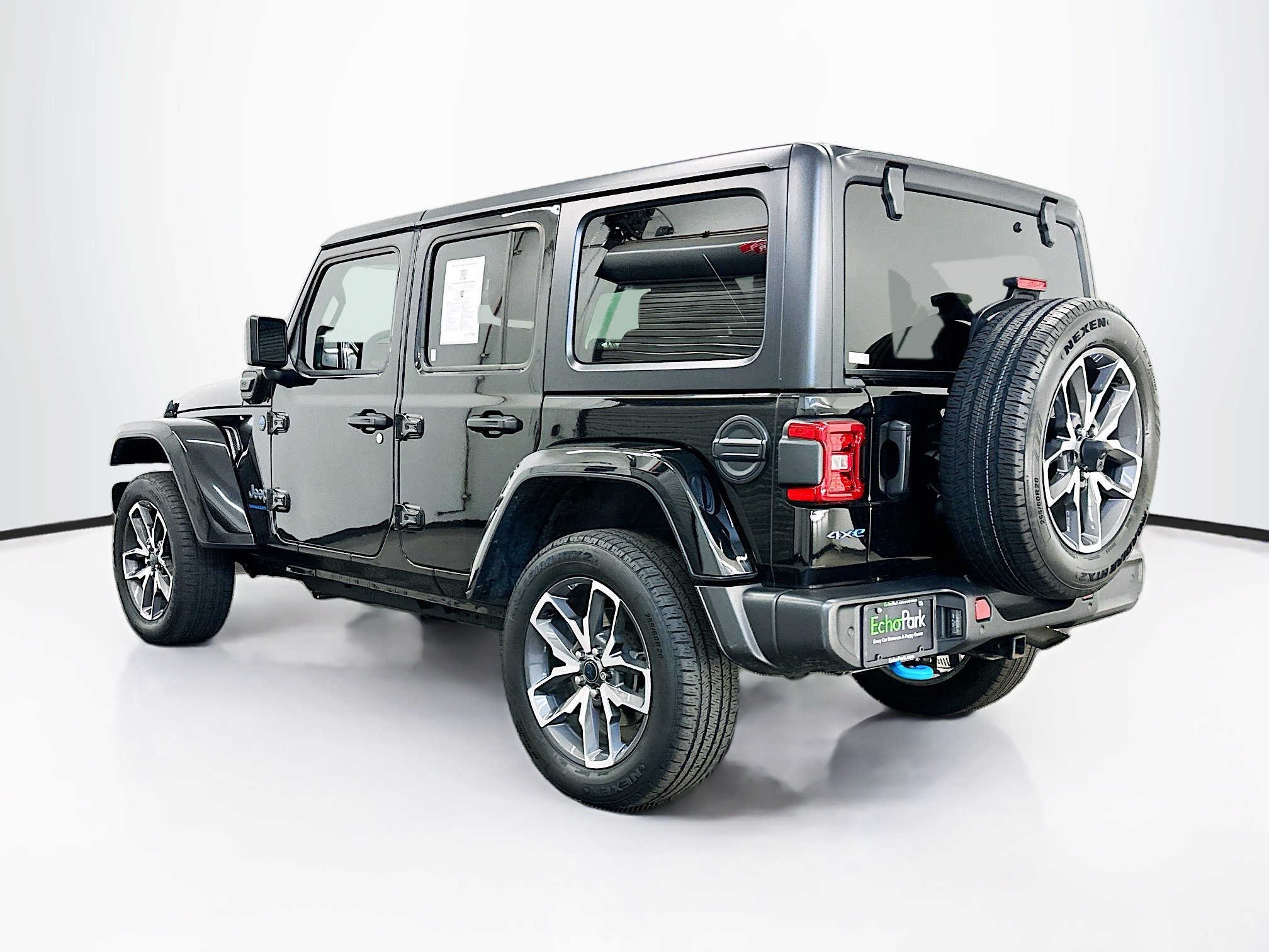Used 2024 Jeep Wrangler Unlimited w/ Convenience Group AWD/4WD image 5