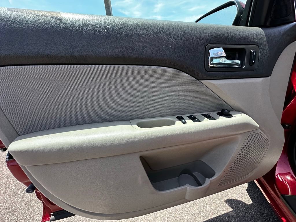 Used 2010 Ford Fusion SE FWD image 19