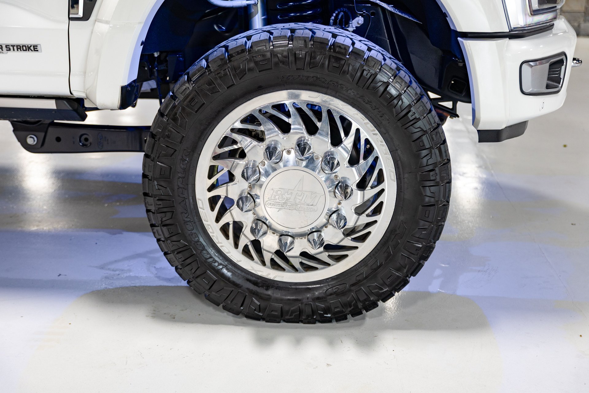 Used 2023 Ford F450 Platinum w/ FX4 Off-Road Package AWD/4WD image 36