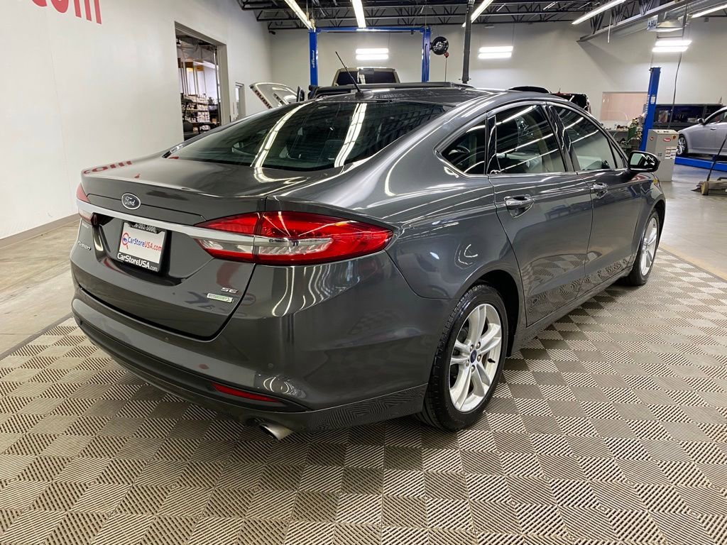 Used 2018 Ford Fusion SE w/ Fusion SE Technology Package FWD image 8