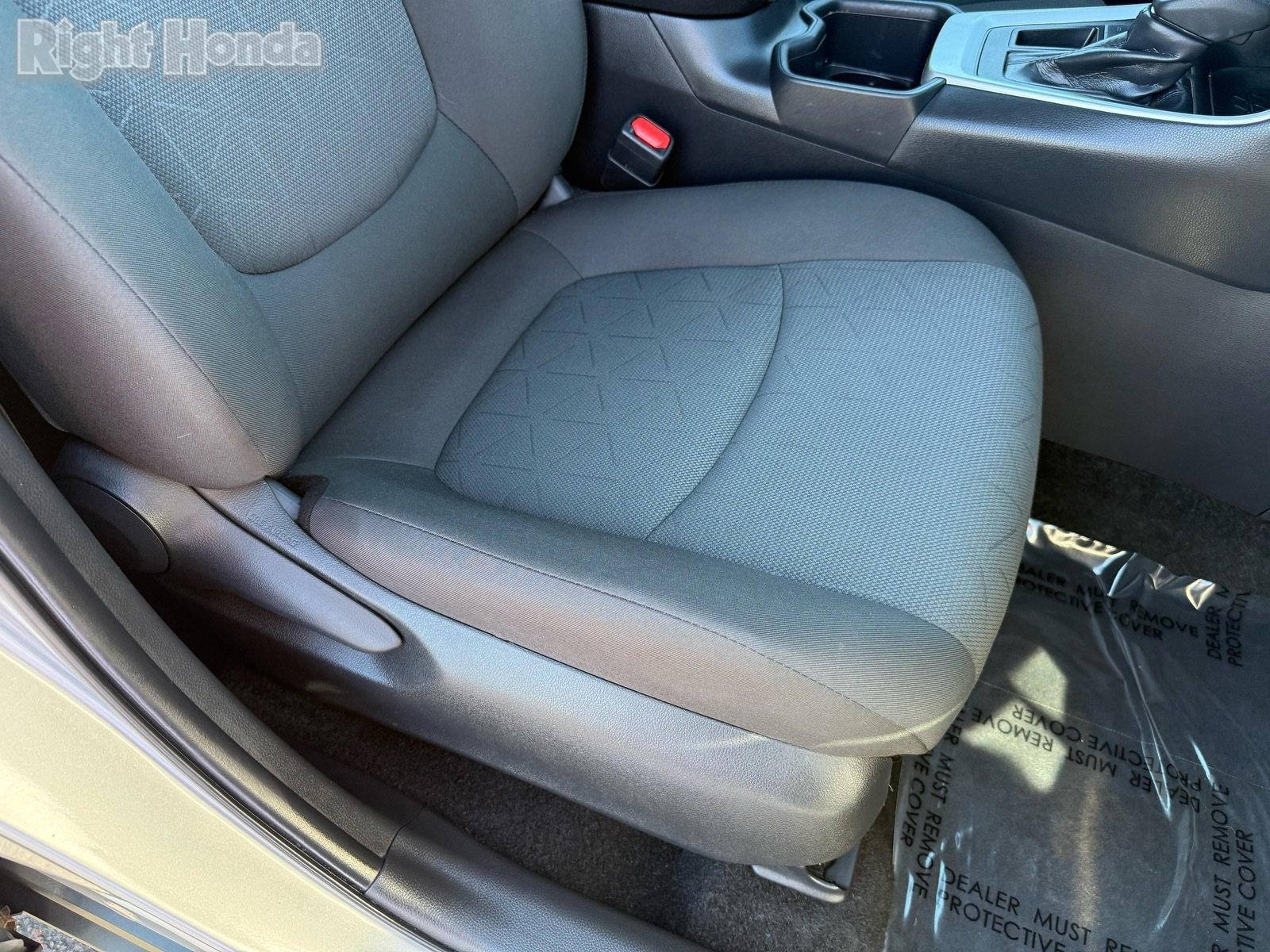 Used 2025 Toyota RAV4 XLE image 31