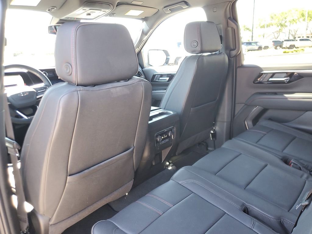 Used 2025 Chevrolet Suburban RST image 11