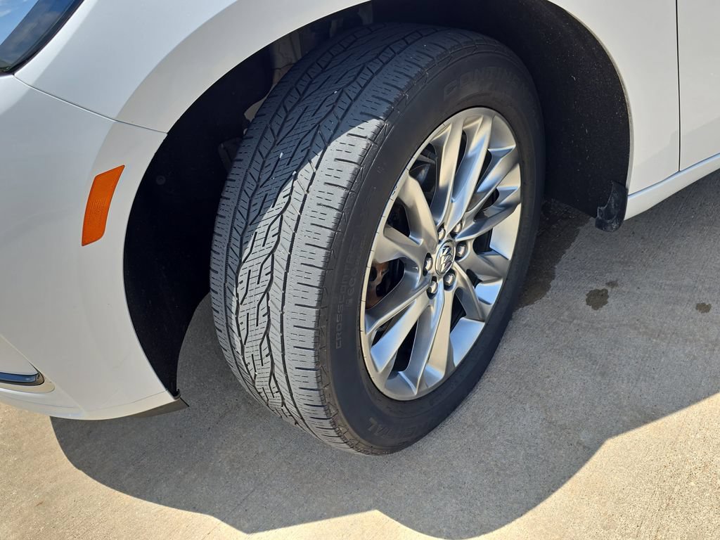 Used 2024 Buick Enclave Avenir w/ Trailering Package, 5000 lbs. FWD image 33