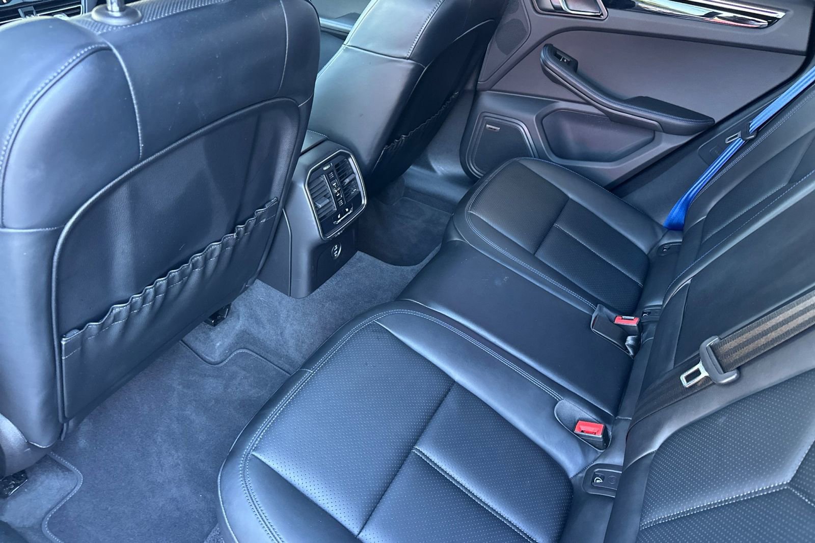 Used 2024 Porsche Macan image 15