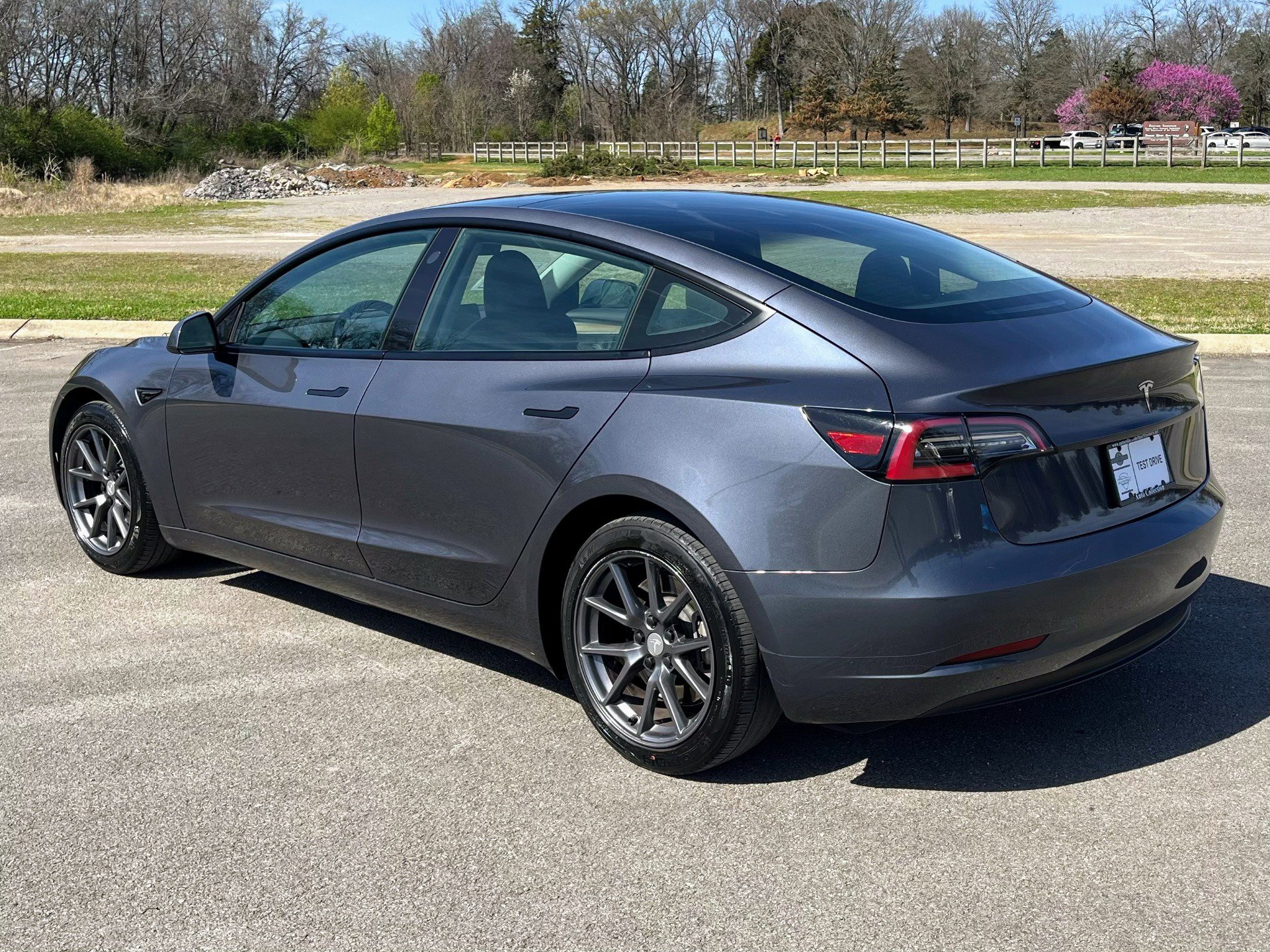 Used 2023 Tesla Model 3 Standard Range image 4