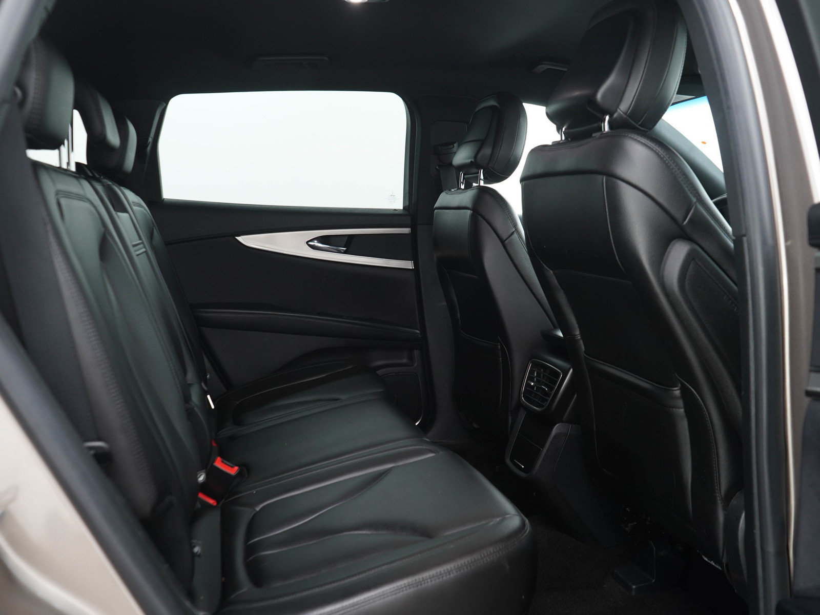 Used 2020 Lincoln Nautilus Premier AWD/4WD image 16