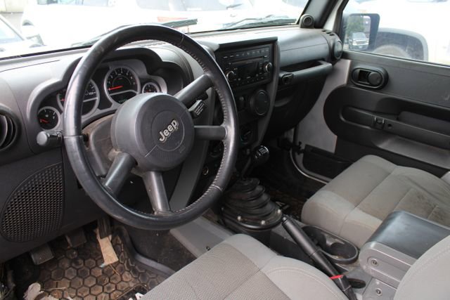 Used 2007 Jeep Wrangler Rubicon w/ Dual Top Group AWD/4WD image 2