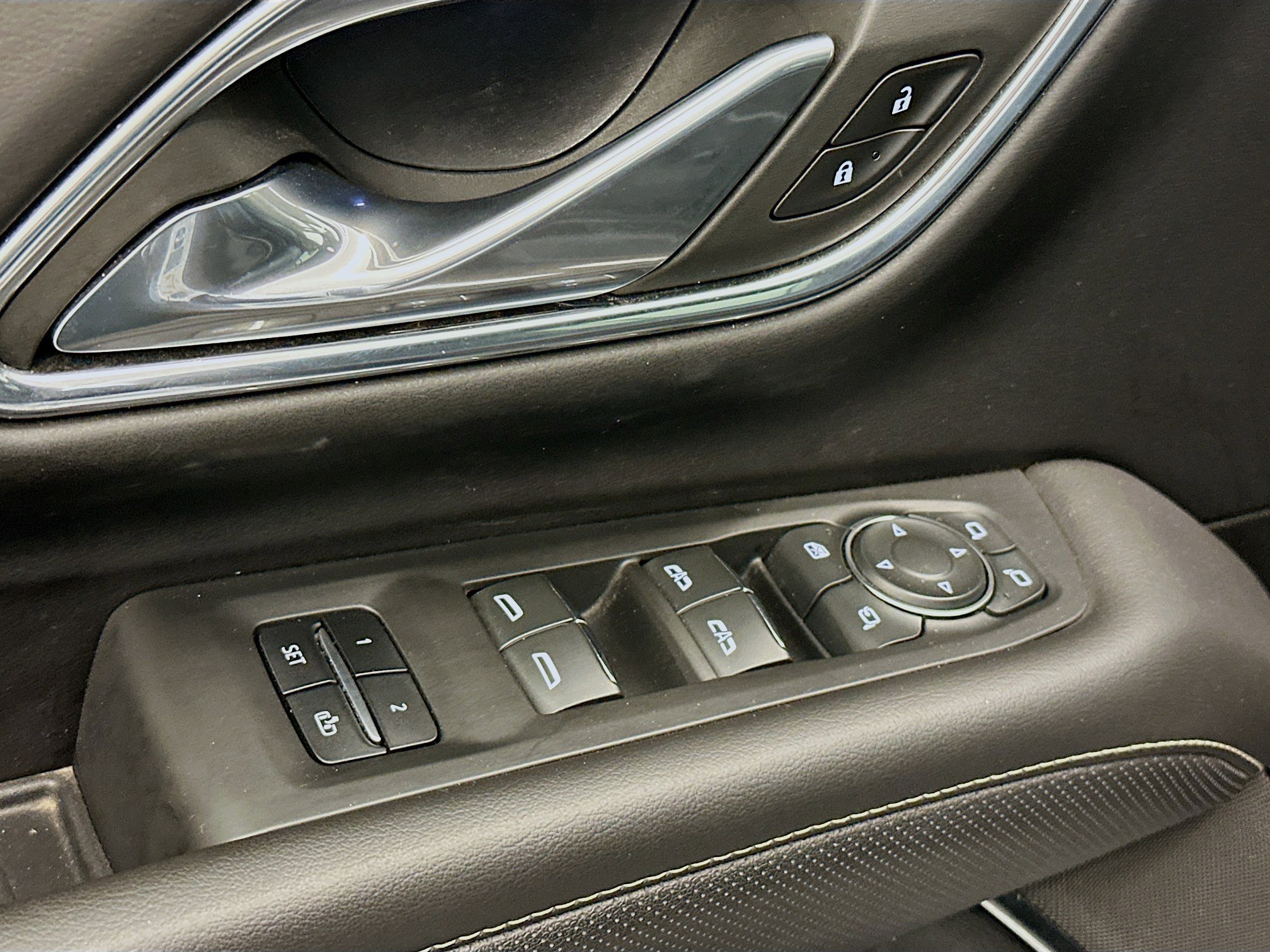 Used 2023 Chevrolet Suburban Premier image 15