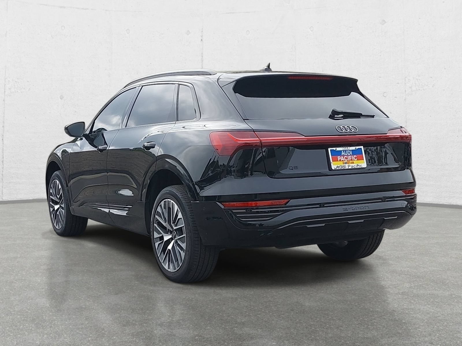 Used 2024 Audi Q8 e-tron Prestige w/ Prestige Package AWD/4WD image 7