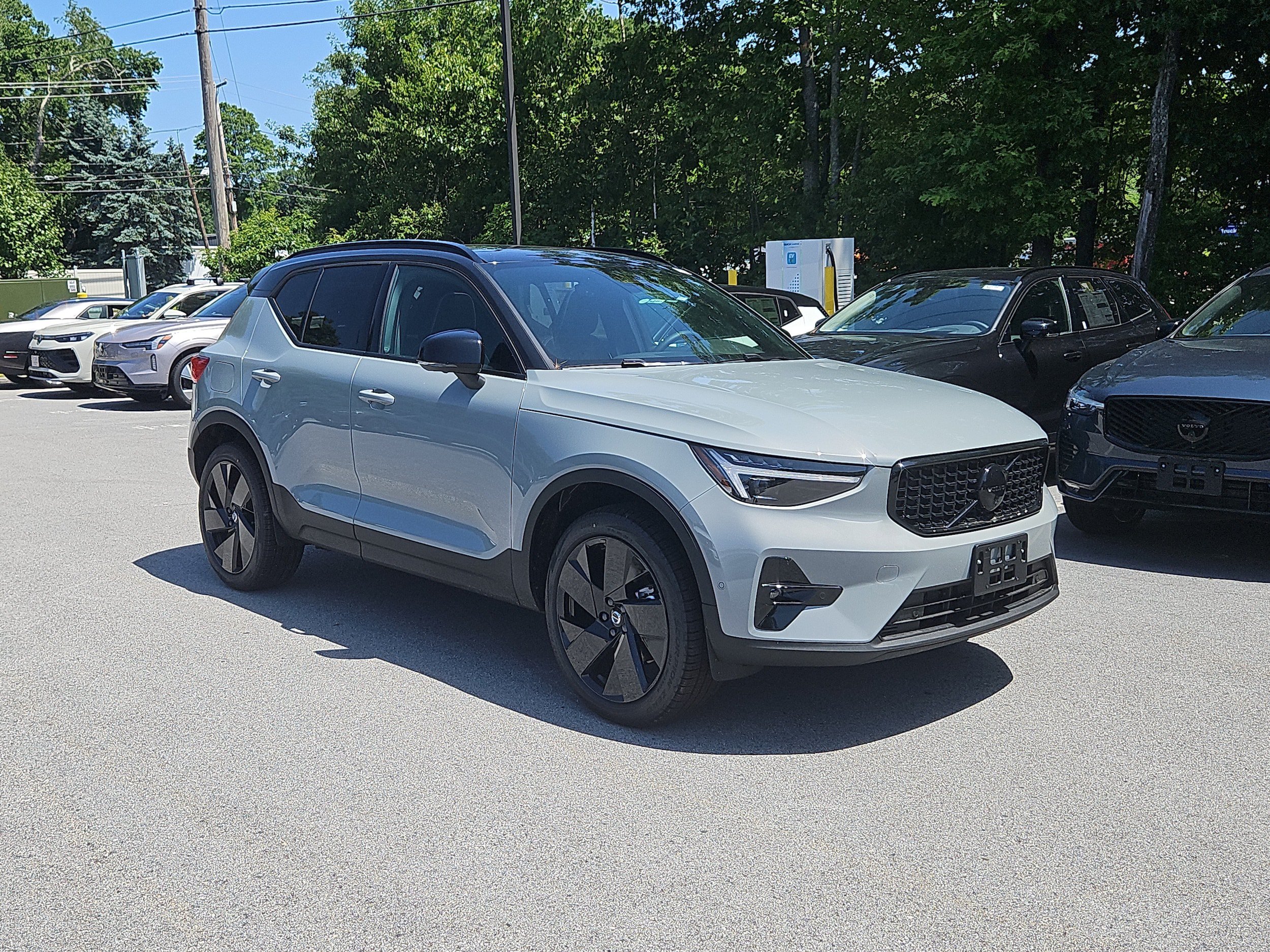 New 2026 Volvo XC40 B5 Ultra w/ Protection Package Premier AWD/4WD image 1