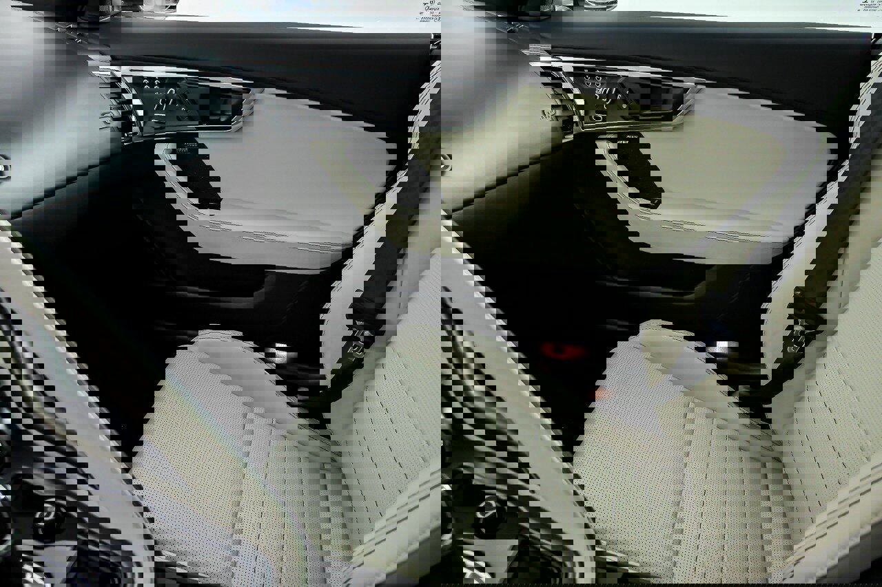 Used 2018 Jaguar F-TYPE R-Dynamic image 35