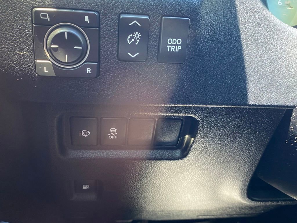 Used 2014 Lexus GX 460 w/ Premium Package AWD/4WD image 27