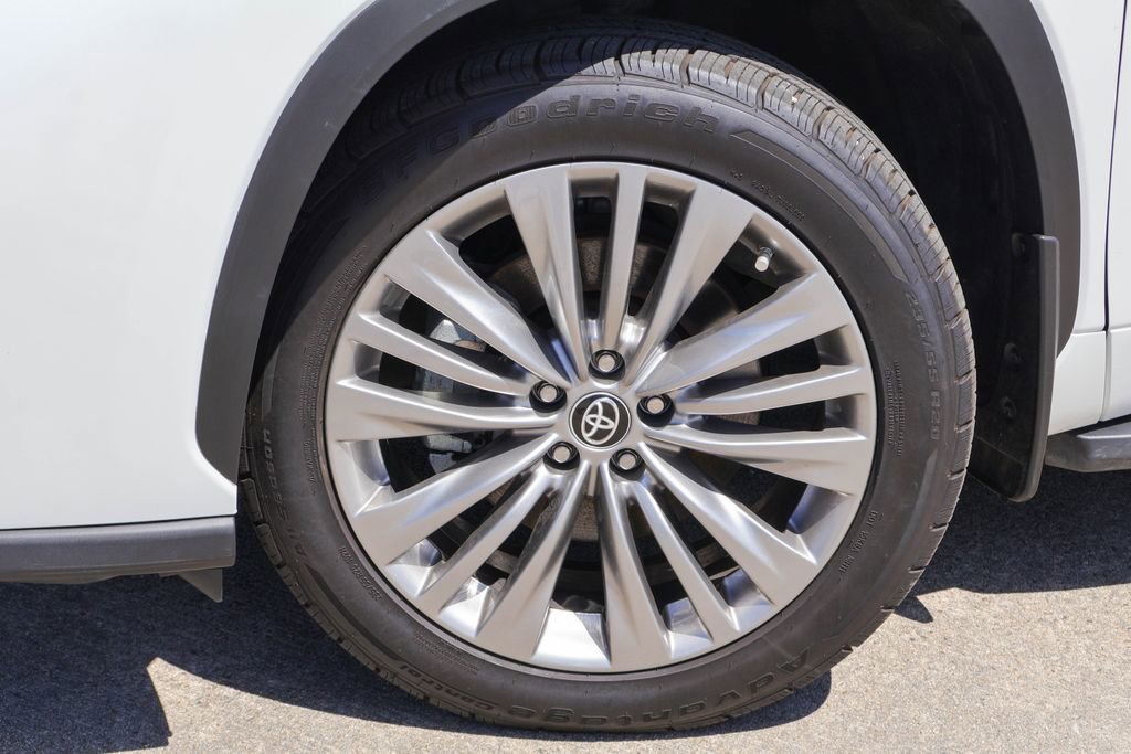 Used 2024 Toyota Highlander Platinum image 33