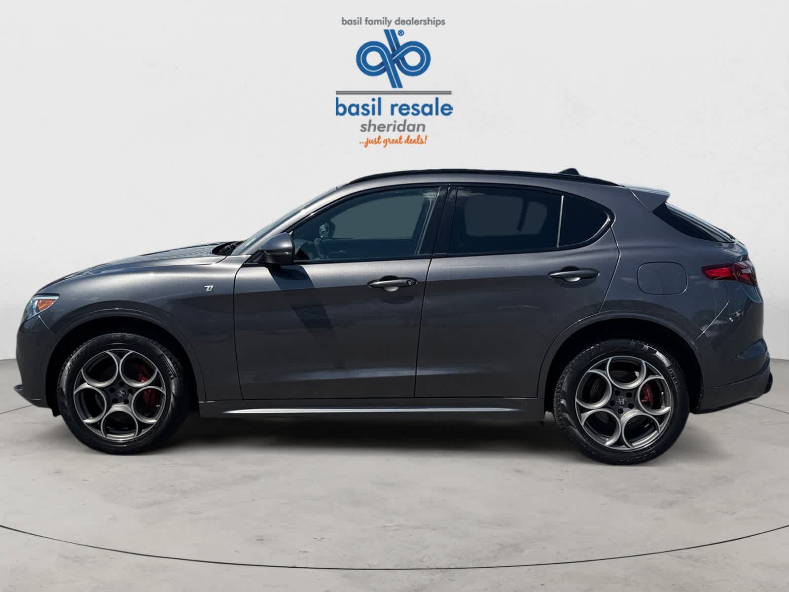 Used 2023 Alfa Romeo Stelvio Ti AWD/4WD image 3
