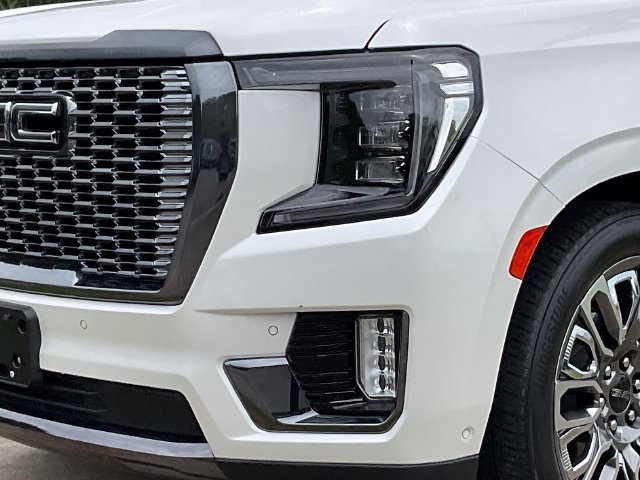 Used 2023 GMC Yukon Denali Ultimate AWD/4WD image 11