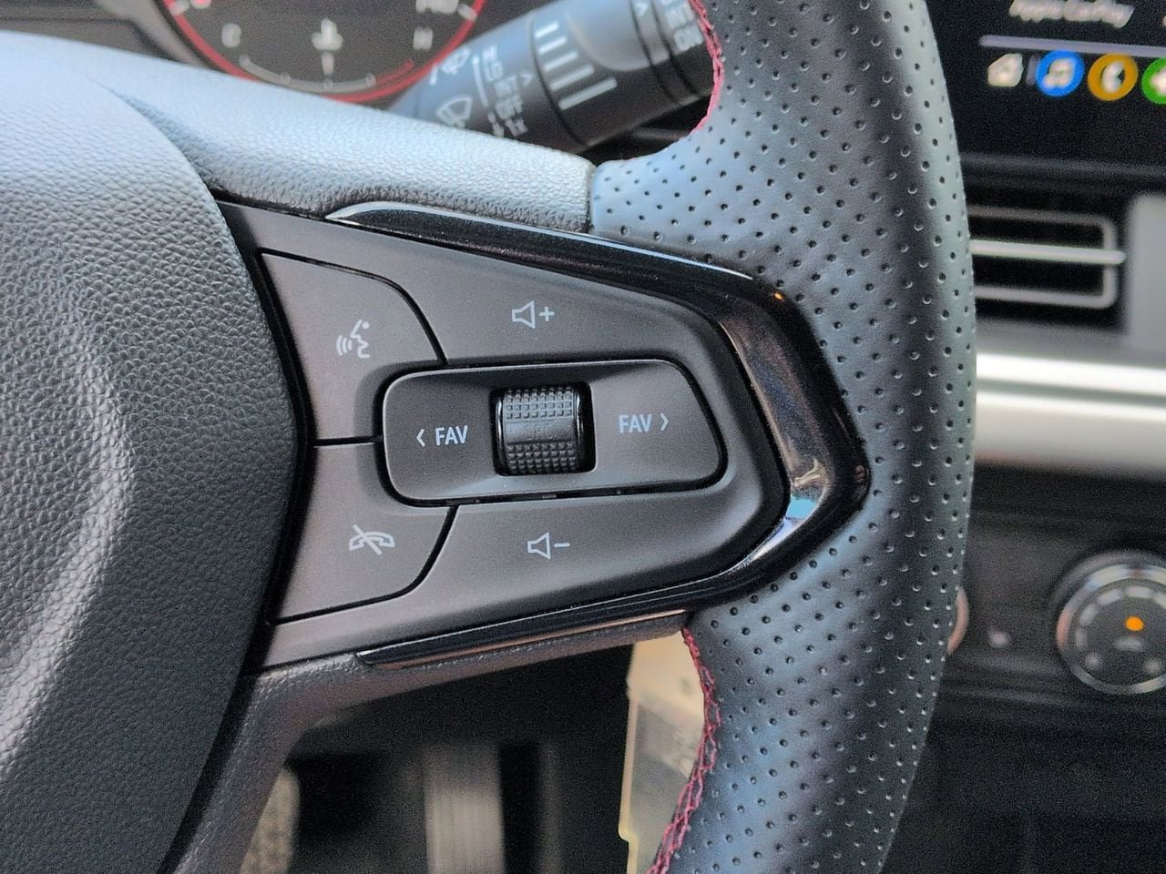 Used 2024 Chevrolet Trax RS w/ Driver Confidence Package FWD image 13