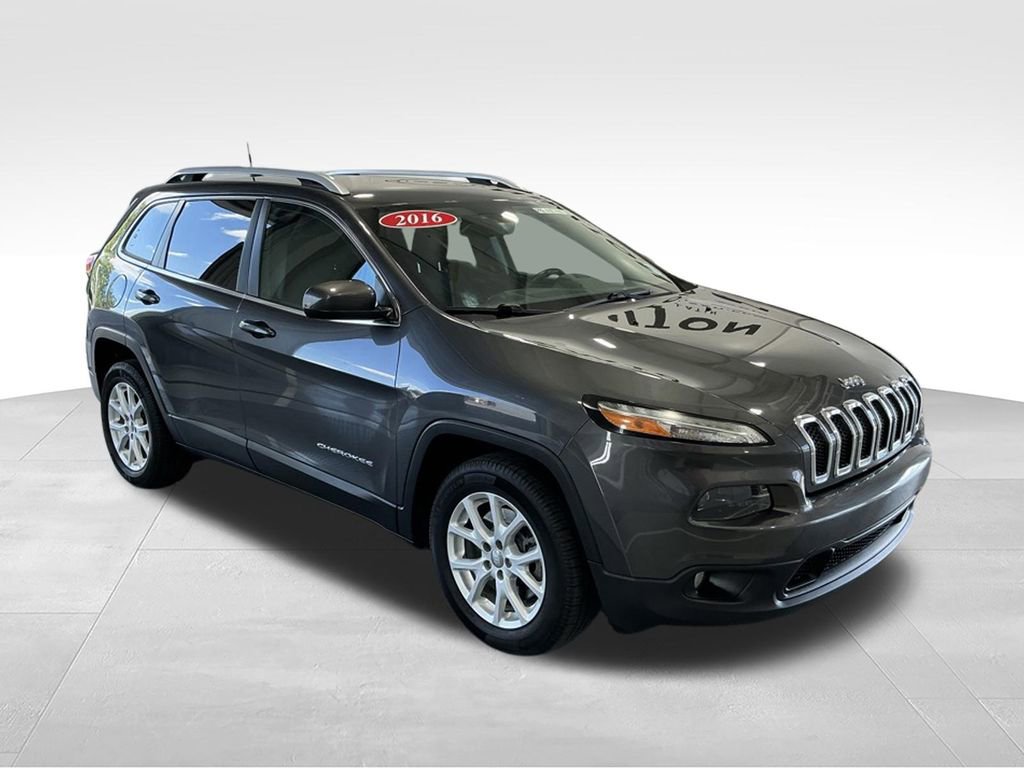 Used 2016 Jeep Cherokee Latitude w/ Comfort/Convenience Group FWD image 1