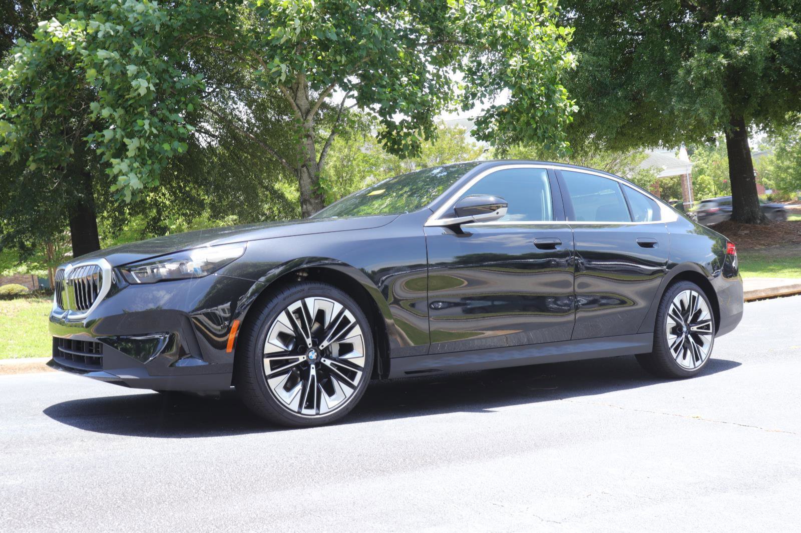 New 2025 BMW 530i xDrive w/ Premium Package