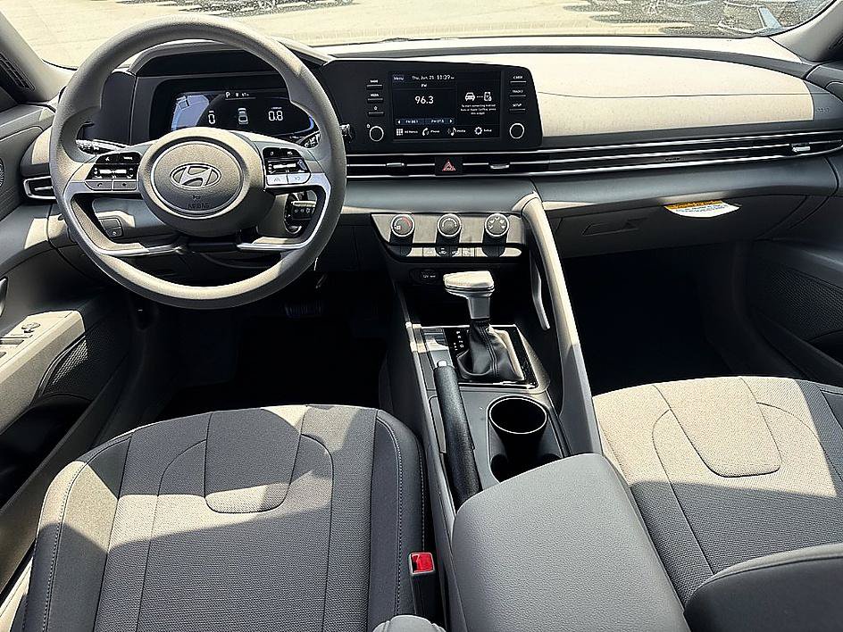New 2026 Hyundai Elantra SE FWD image 6