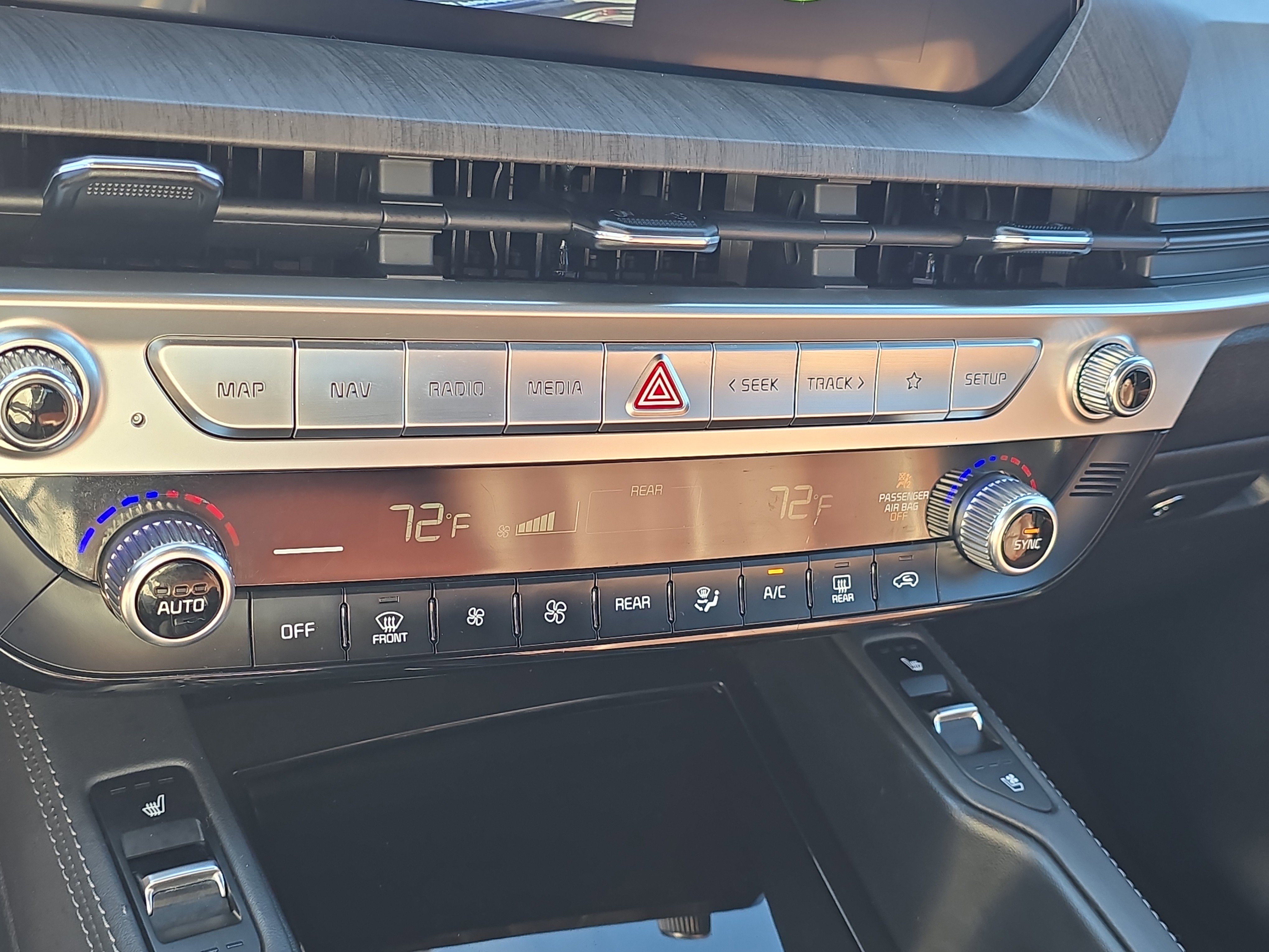 Certified 2023 Kia Telluride EX w/ EX Captain's Chair Package image 27