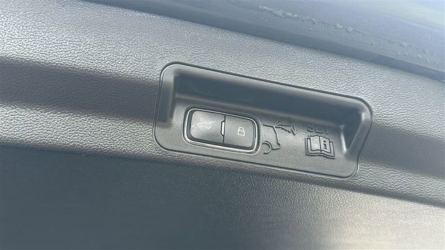 Used 2023 Ford Explorer XLT AWD/4WD image 38