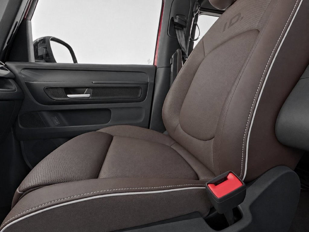 Certified 2025 Volkswagen ID. Buzz Pro S Plus AWD/4WD image 23
