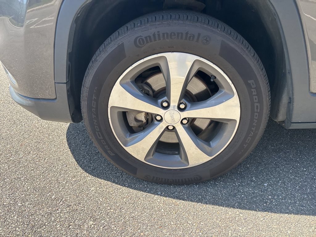 Used 2019 Jeep Cherokee Limited AWD/4WD image 12