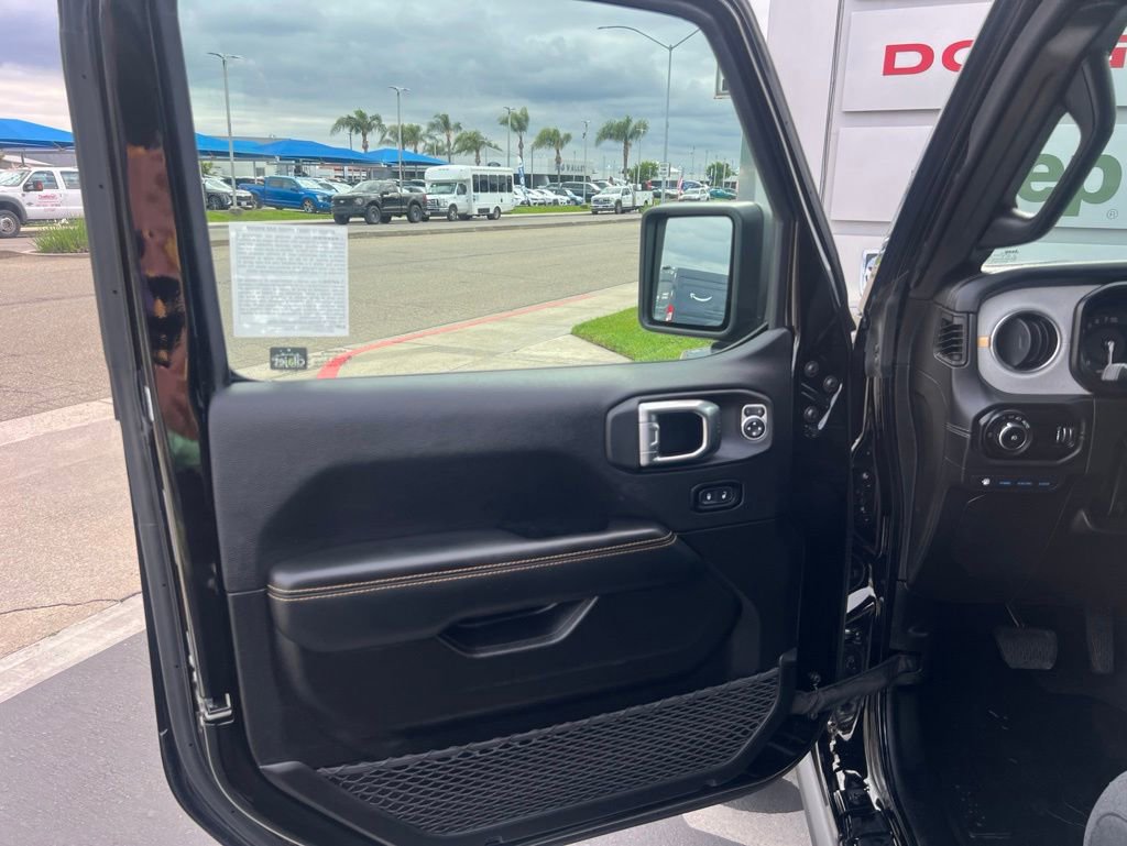 Used 2025 Jeep Wrangler Backcountry 4xe AWD/4WD image 25
