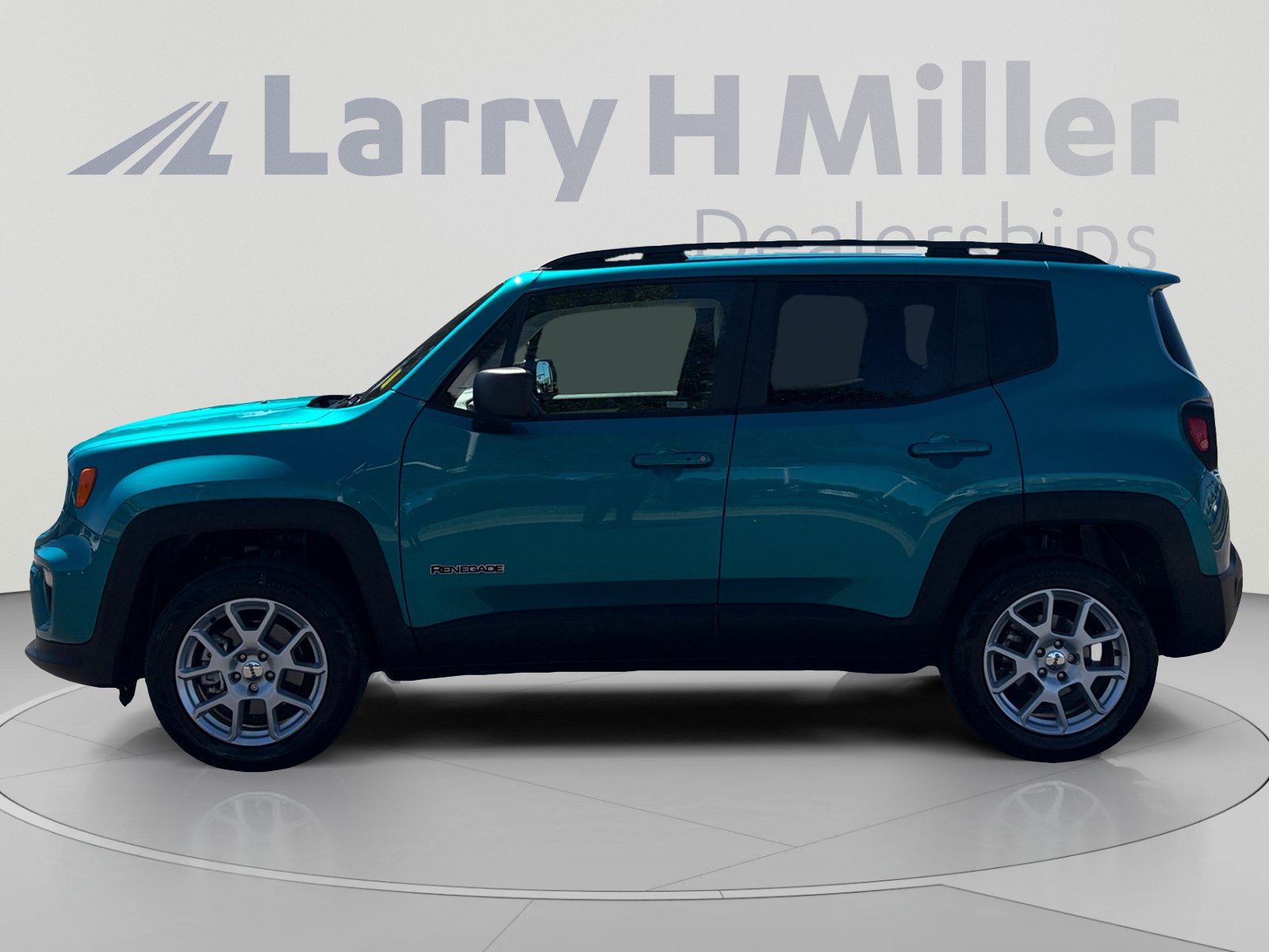 Used 2022 Jeep Renegade Latitude w/ Convenience Group AWD/4WD image 2