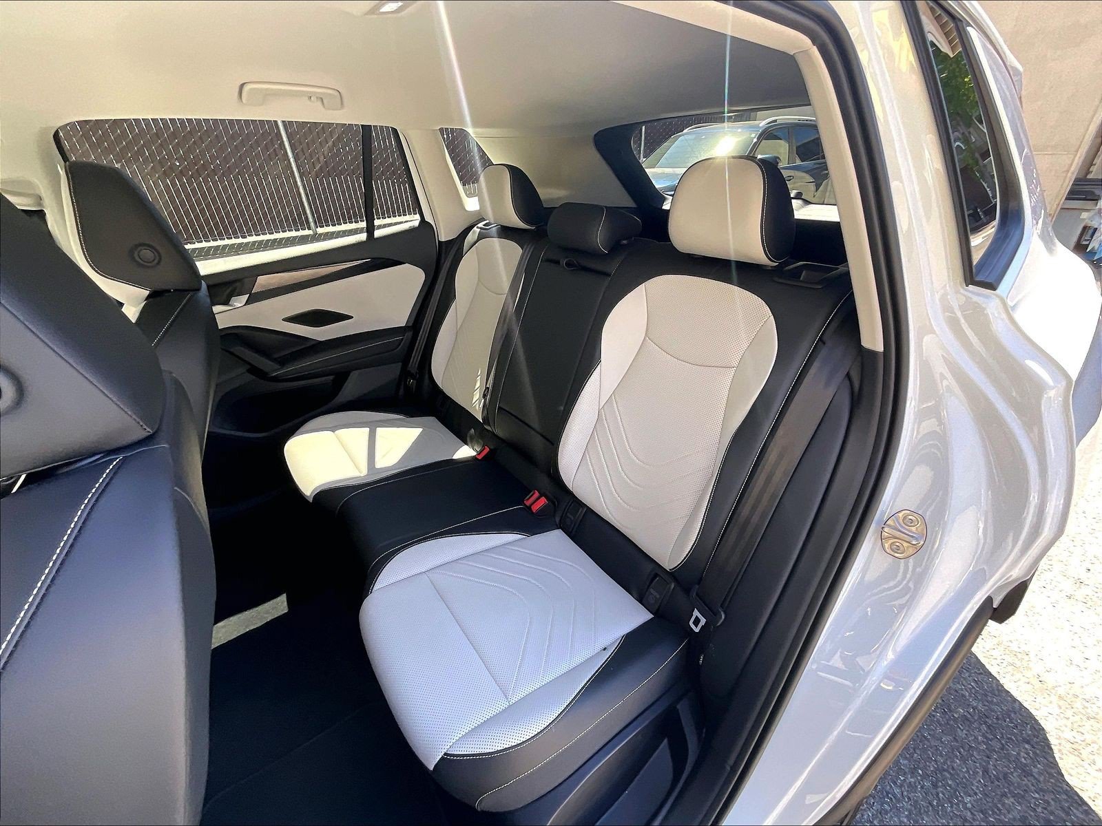 Certified 2025 Volkswagen Tiguan SE AWD/4WD image 24