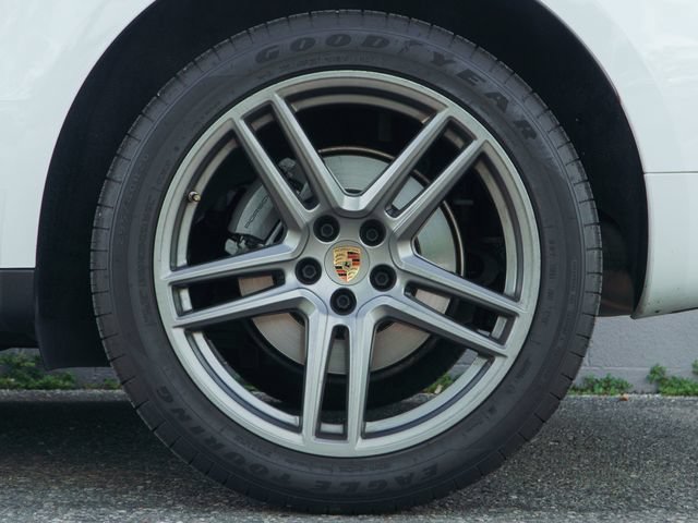 Certified 2019 Porsche Macan S AWD/4WD image 13