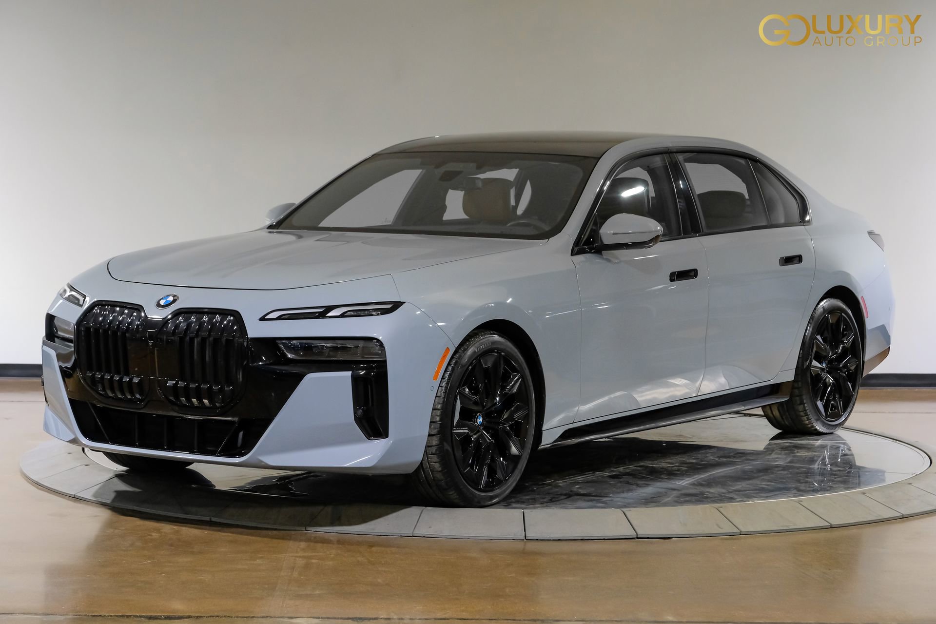 Used 2023 BMW 740i image 8