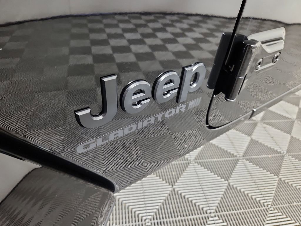 New 2025 Jeep Gladiator Sport image 9