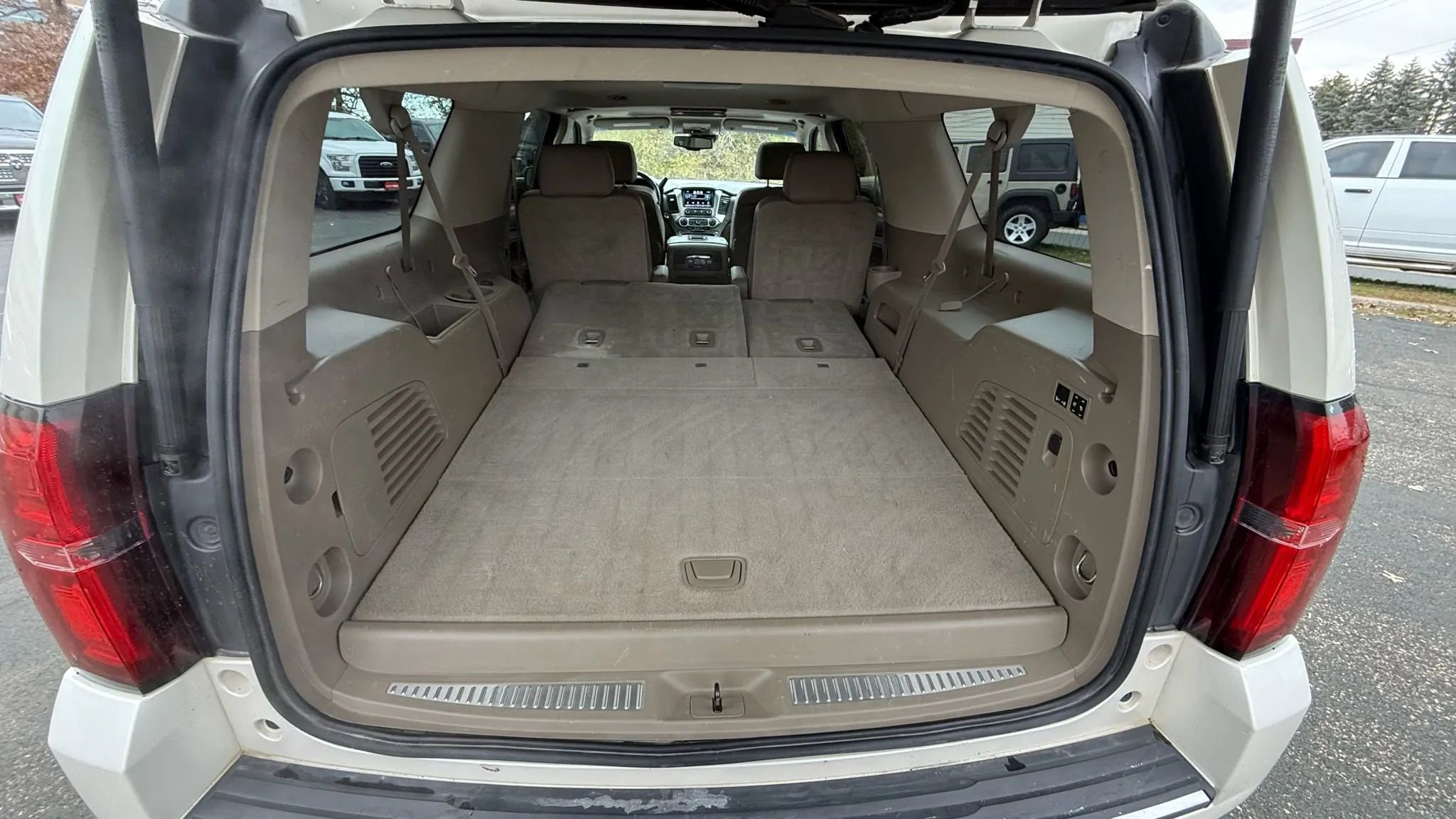 Used 2015 Chevrolet Suburban LTZ image 28