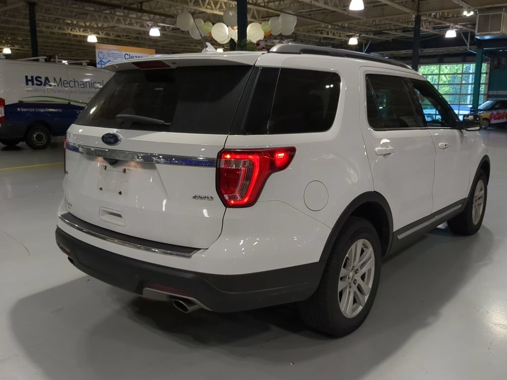 Certified 2018 Ford Explorer XLT w/ Equipment Group 201A AWD/4WD image 8