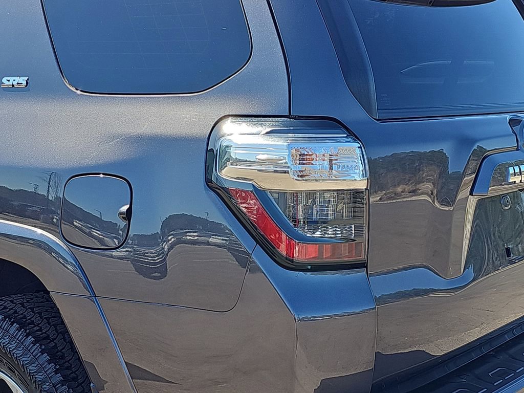 Used 2023 Toyota 4Runner SR5 AWD/4WD image 36