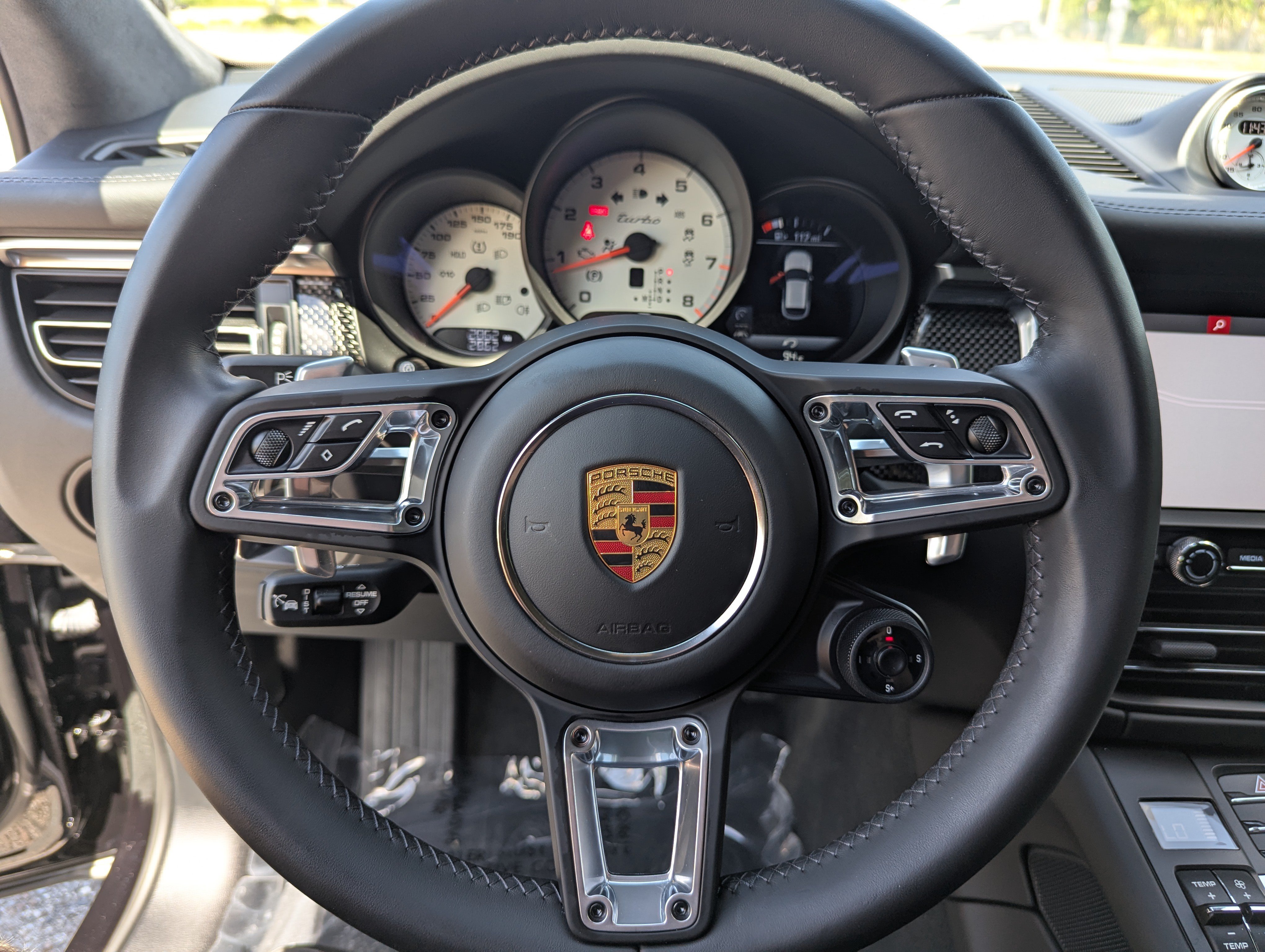Used 2020 Porsche Macan Turbo AWD/4WD image 31