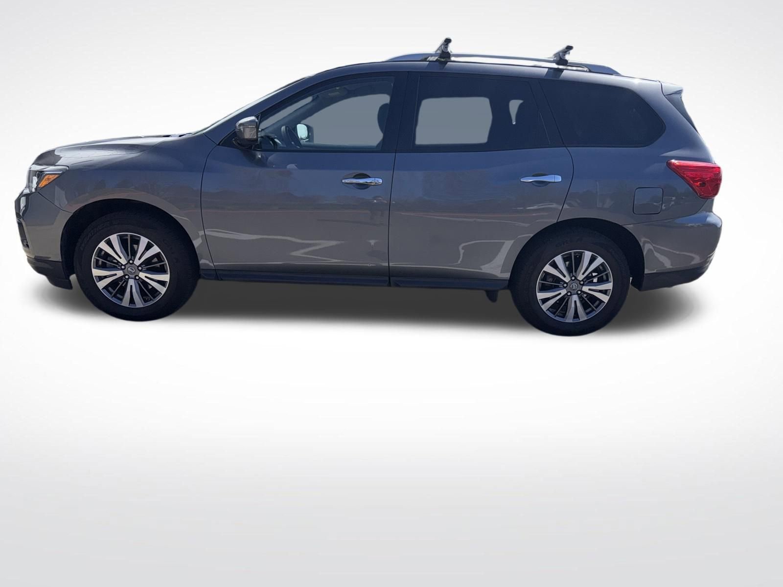 Used 2019 Nissan Pathfinder SV image 4