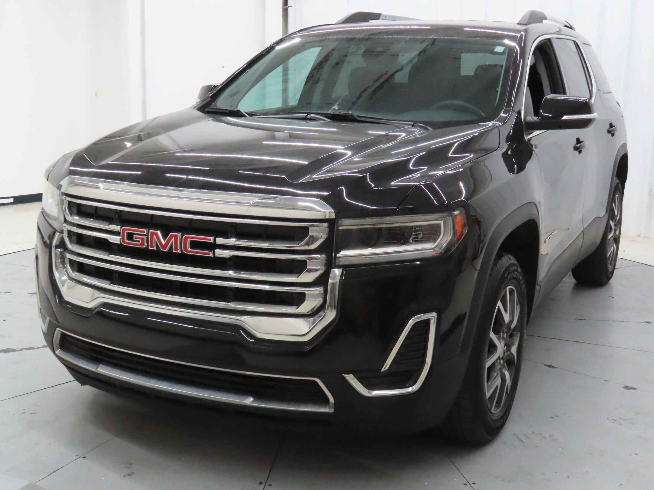 Used 2023 GMC Acadia SLE w/ Driver Convenience Package image 7
