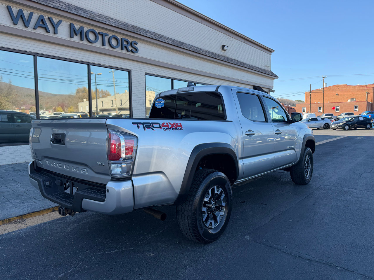 Used 2022 Toyota Tacoma TRD Off-Road image 3