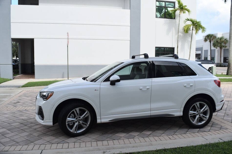 Used 2020 Audi Q3 2.0T Premium w/ Convenience Package AWD/4WD image 4
