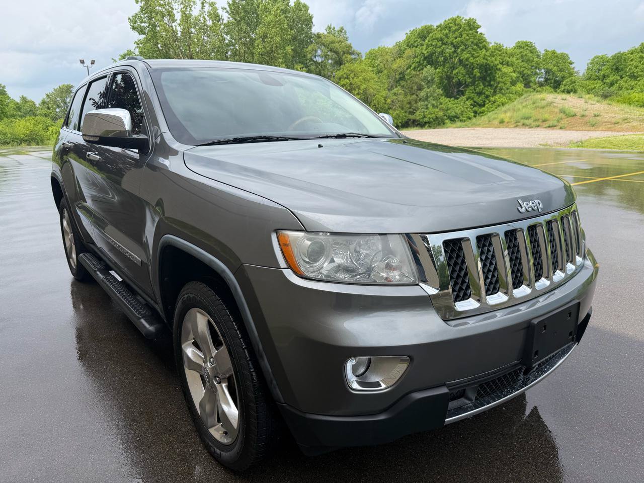 Used 2012 Jeep Grand Cherokee Overland w/ Mopar Chrome Edition Group AWD/4WD image 3