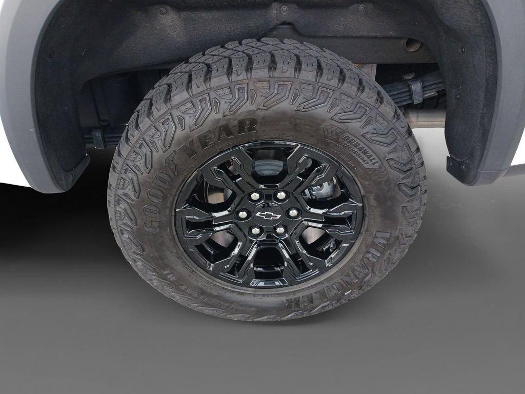 Used 2025 Chevrolet Silverado 1500 ZR2 w/ Technology Package AWD/4WD image 8