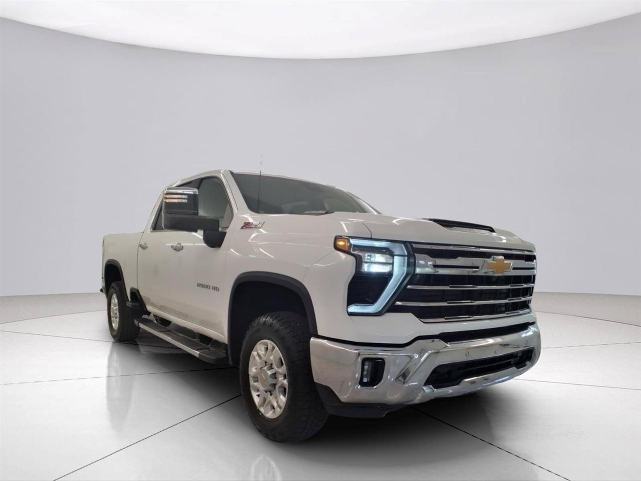 Used 2024 Chevrolet Silverado 2500 LTZ w/ LTZ Convenience Package AWD/4WD image 3