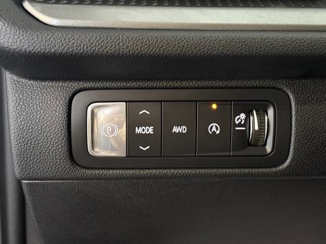 Used 2024 Chevrolet Traverse LT w/ Enhanced Driving Package AWD/4WD image 12