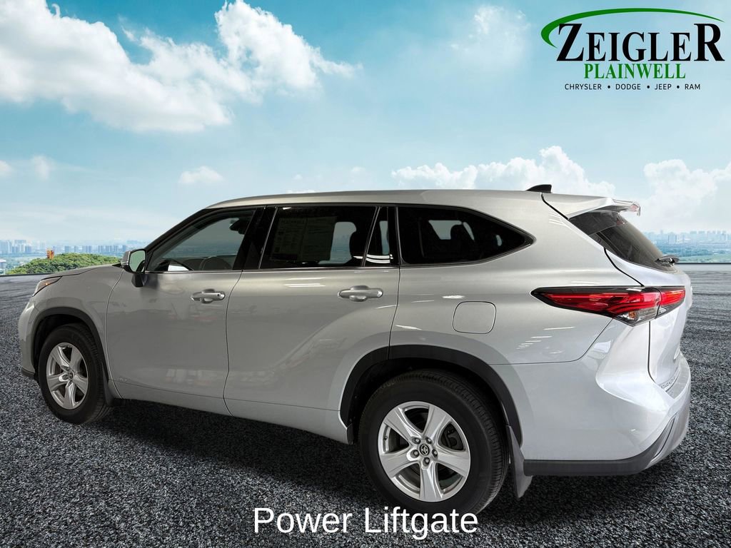 Used 2022 Toyota Highlander LE image 4