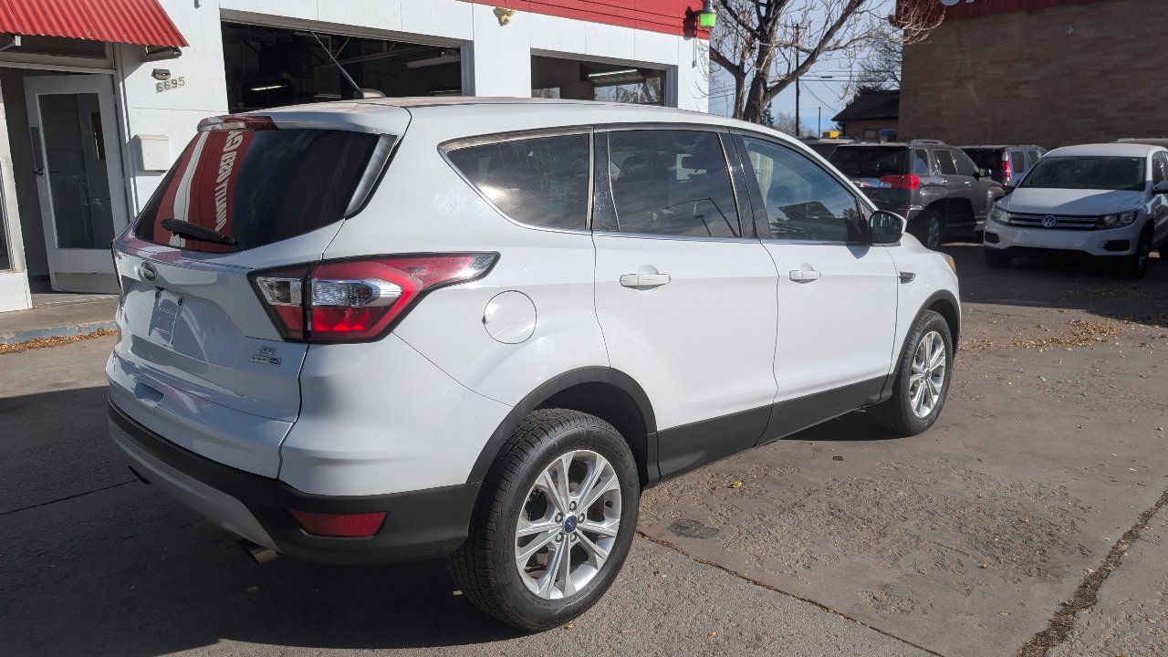 Used 2017 Ford Escape SE image 5