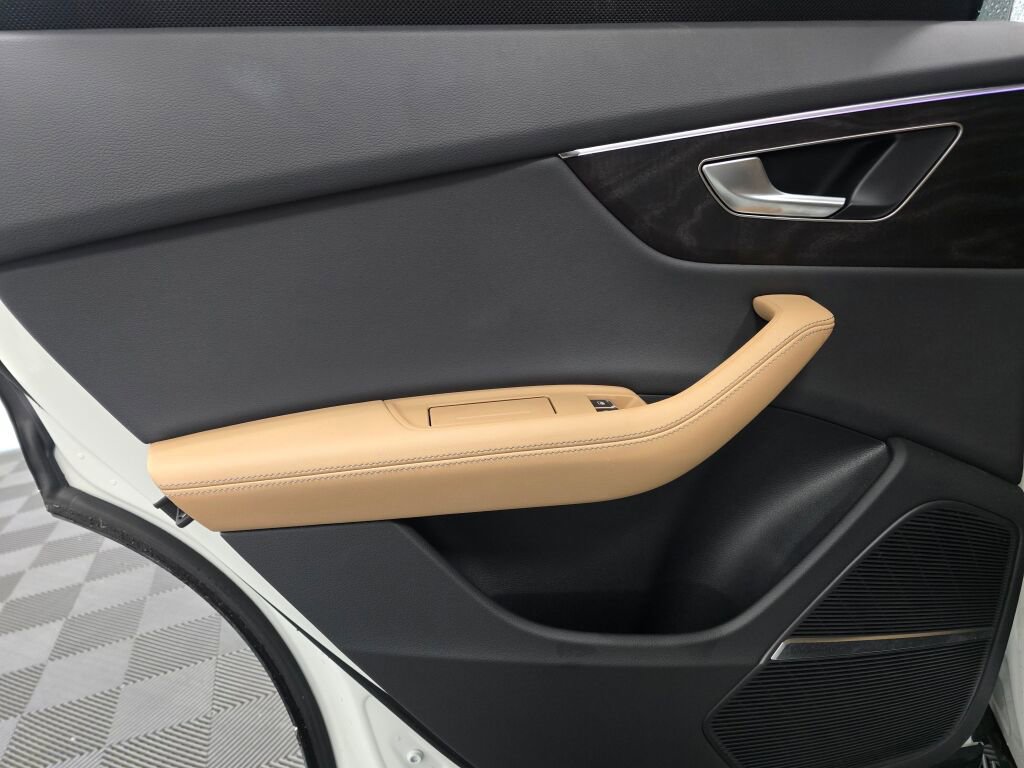 Used 2024 Audi Q8 Prestige w/ Prestige Package image 20