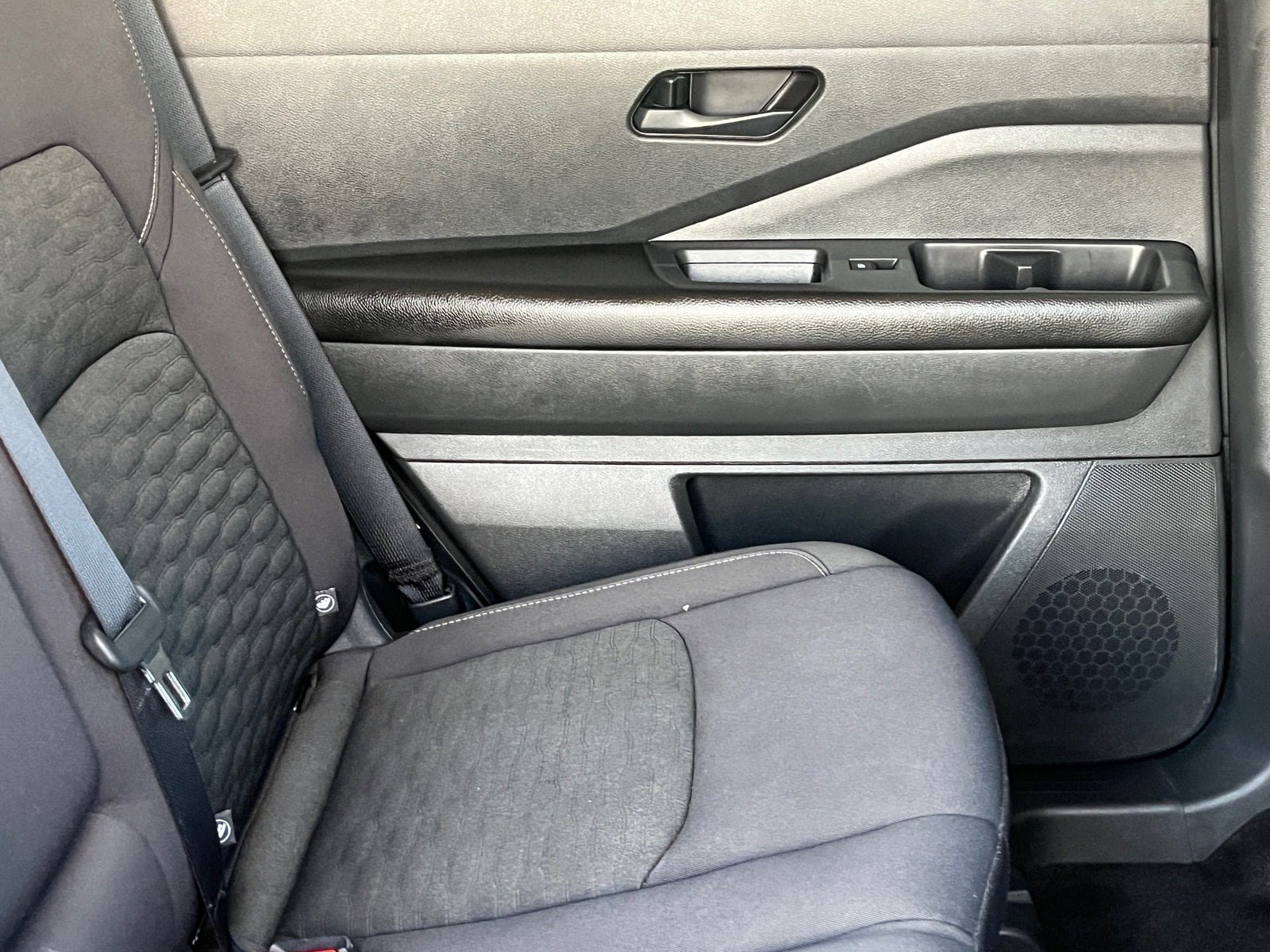 Used 2024 Nissan Pathfinder SV FWD image 11