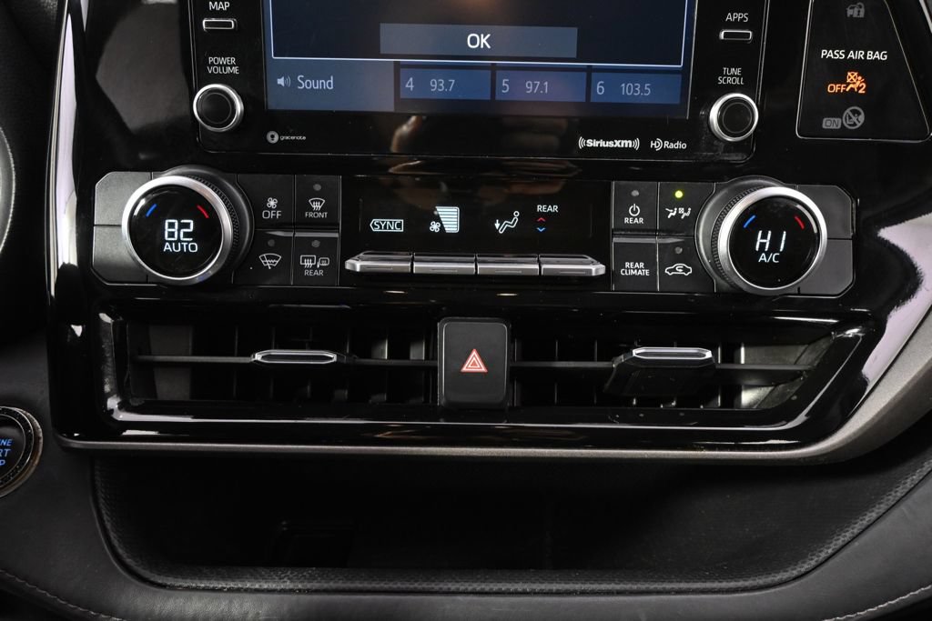 Used 2021 Toyota Highlander LE AWD/4WD image 31